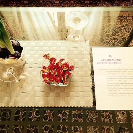 Tl Palazzo Fantuzzi * Μπολόνια