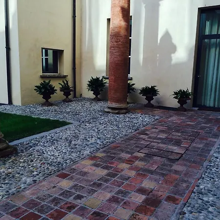 Tl Palazzo Fantuzzi *