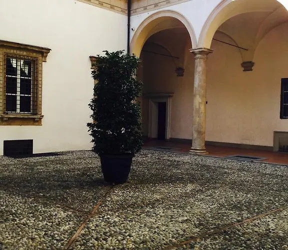 Tl Palazzo Fantuzzi *