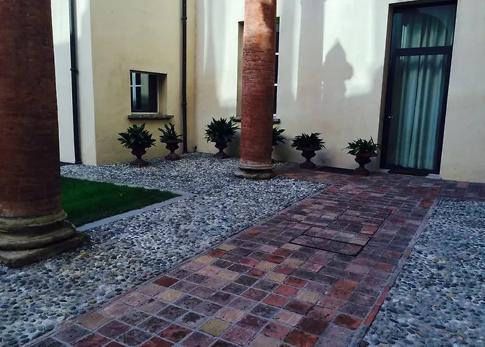 Tl Palazzo Fantuzzi *