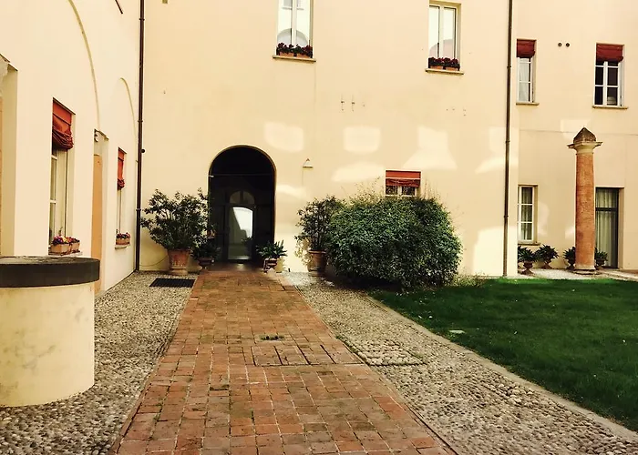 Tl Palazzo Fantuzzi بولونيا